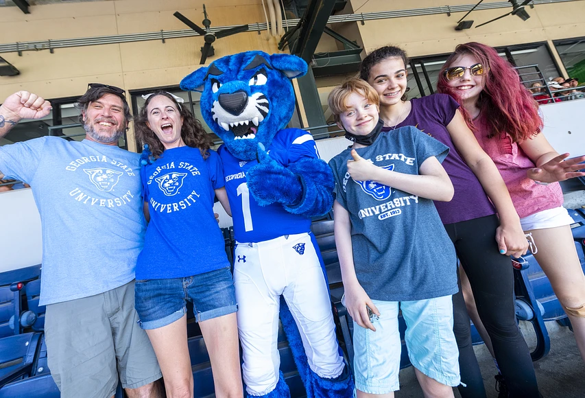 Cover image for Family Weekend 2022